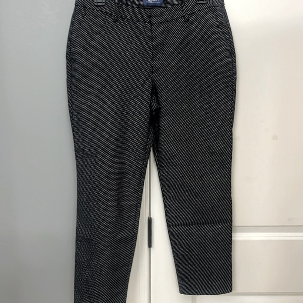 Old Navy Harper mid rise black with with dots pants size 6